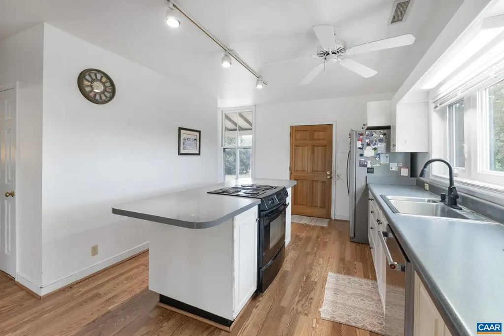 12534 Howardsville Road Howardsville VA 24562