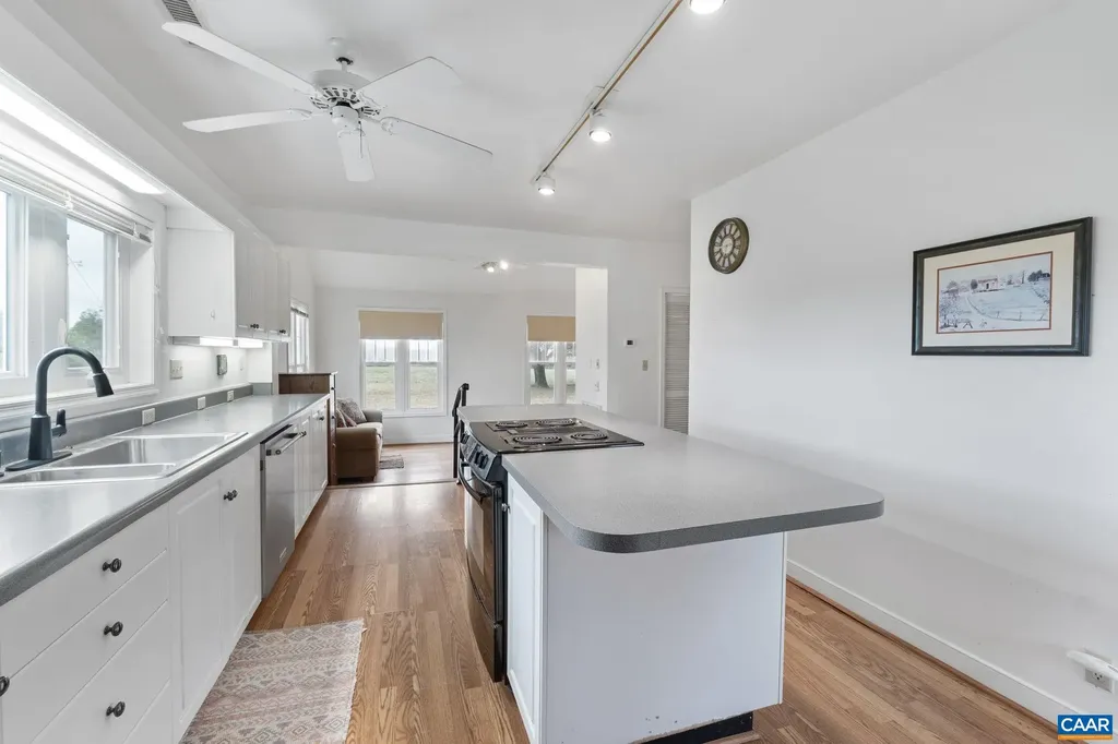 12534 Howardsville Road Howardsville VA 24562