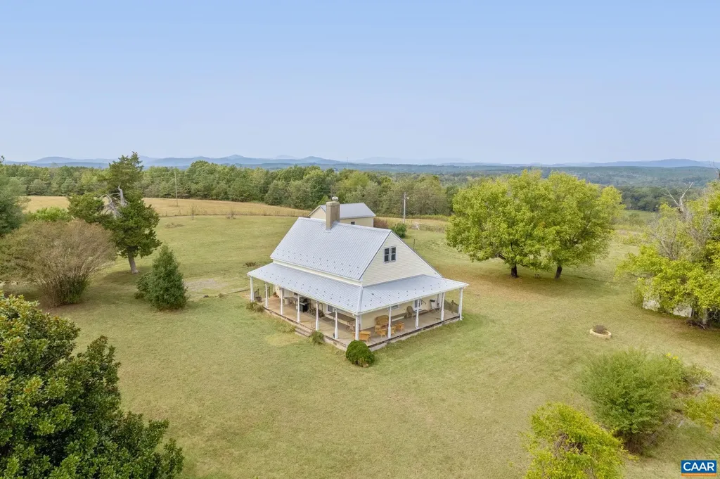 12534 Howardsville Road Howardsville VA 24562