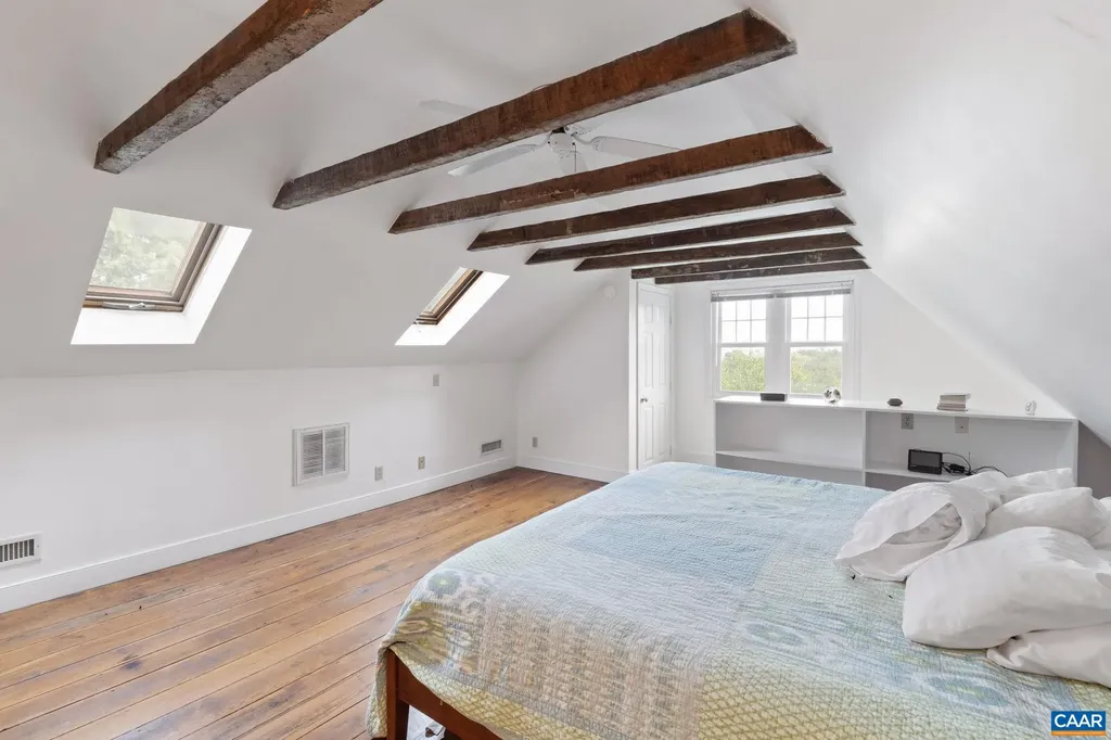 12534 Howardsville Road Howardsville VA 24562