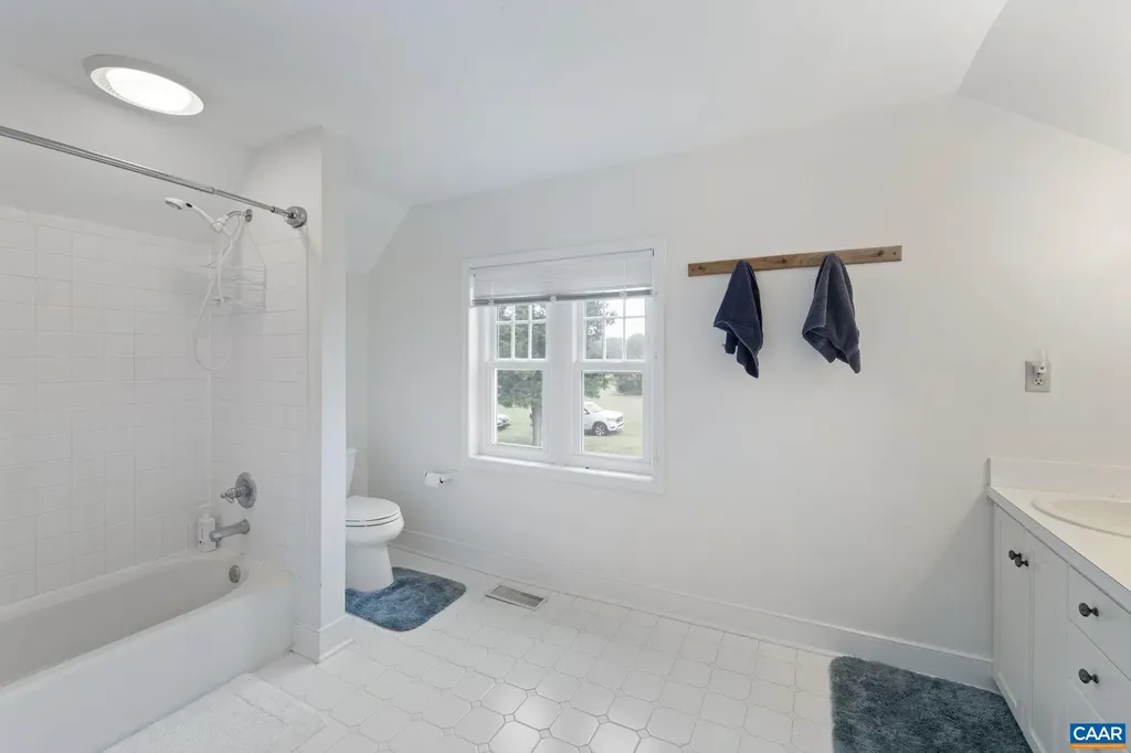 12534 Howardsville Road Howardsville VA 24562