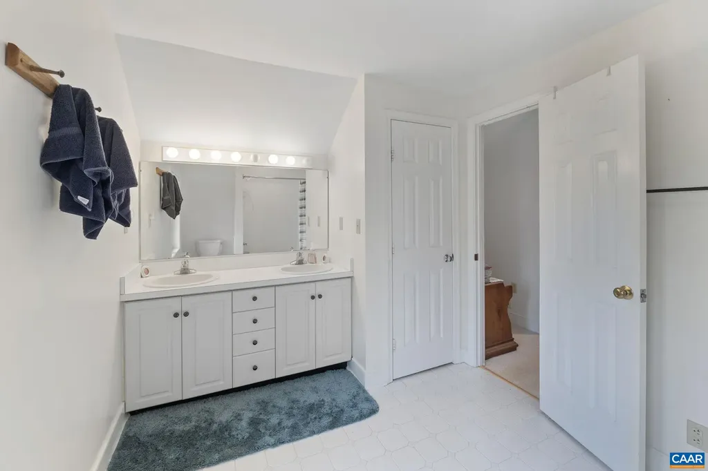 12534 Howardsville Road Howardsville VA 24562