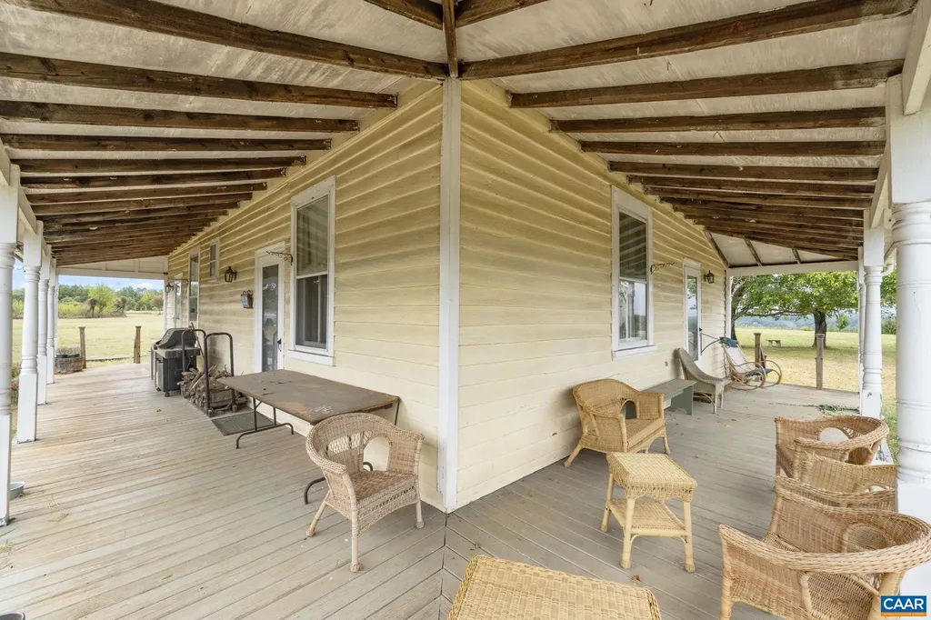 12534 Howardsville Road Howardsville VA 24562