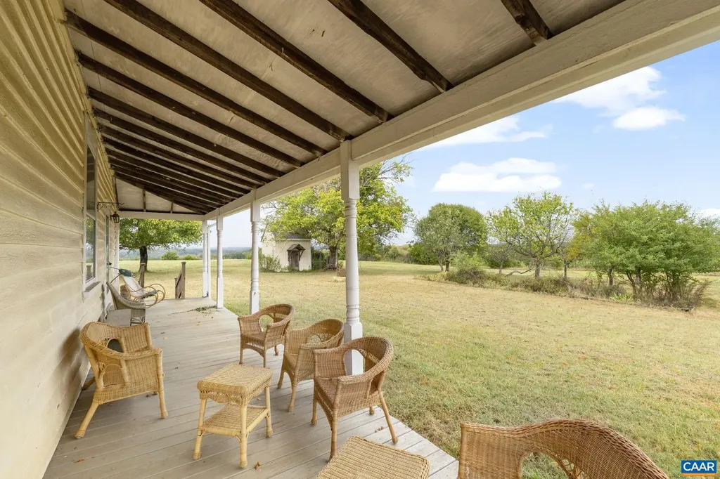 12534 Howardsville Road Howardsville VA 24562