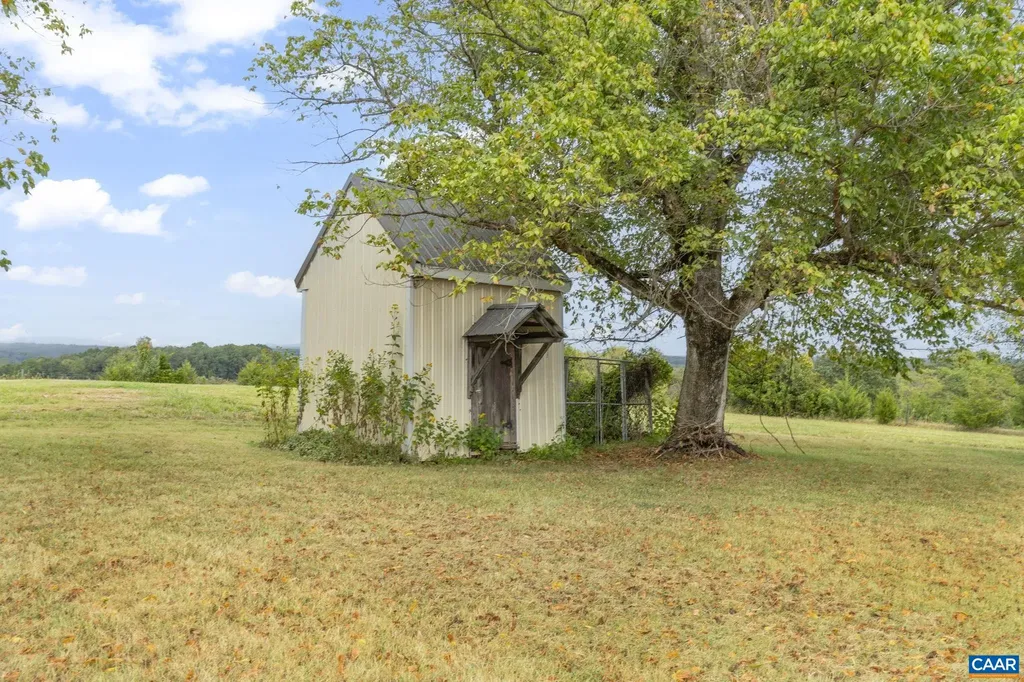 12534 Howardsville Road Howardsville VA 24562