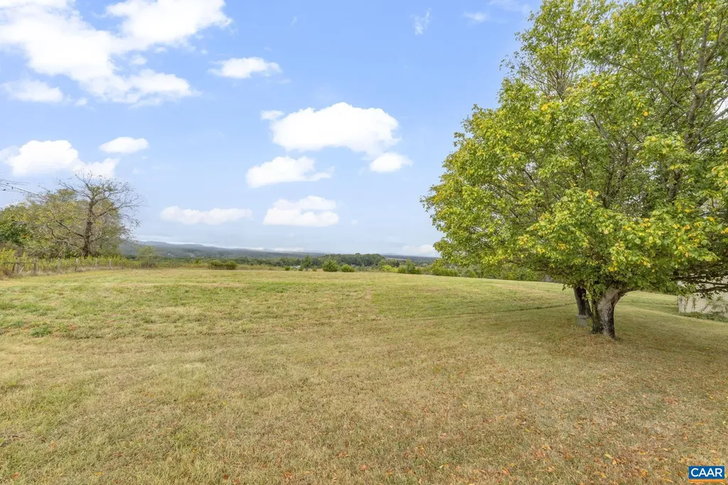 12534 Howardsville Road Howardsville VA 24562