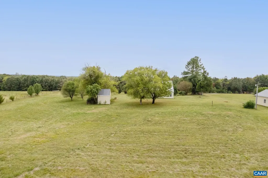 12534 Howardsville Road Howardsville VA 24562