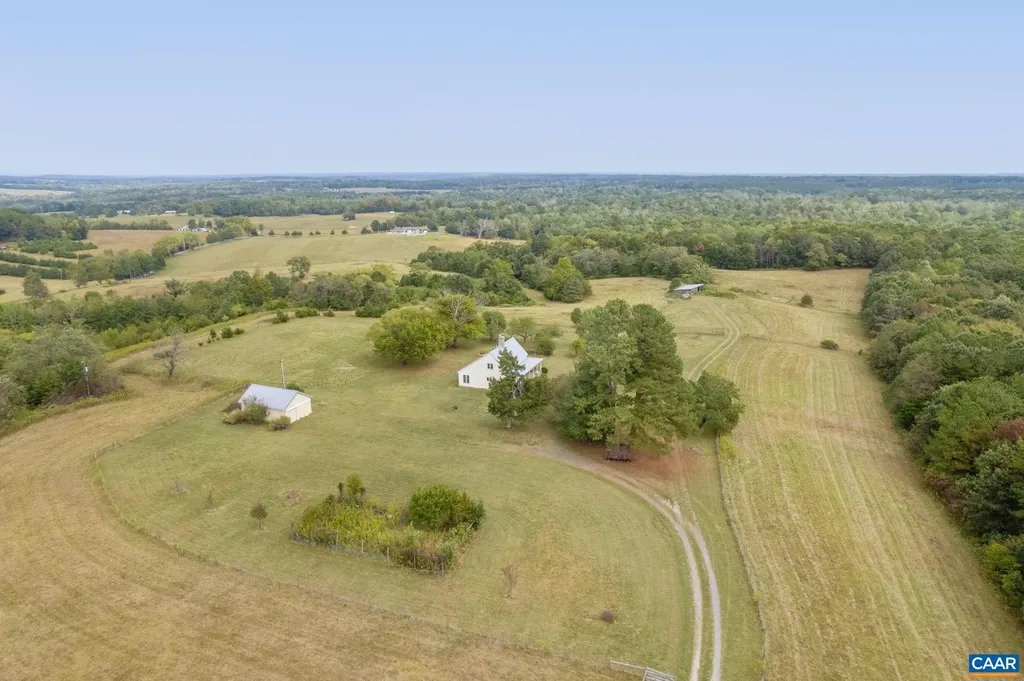 12534 Howardsville Road Howardsville VA 24562