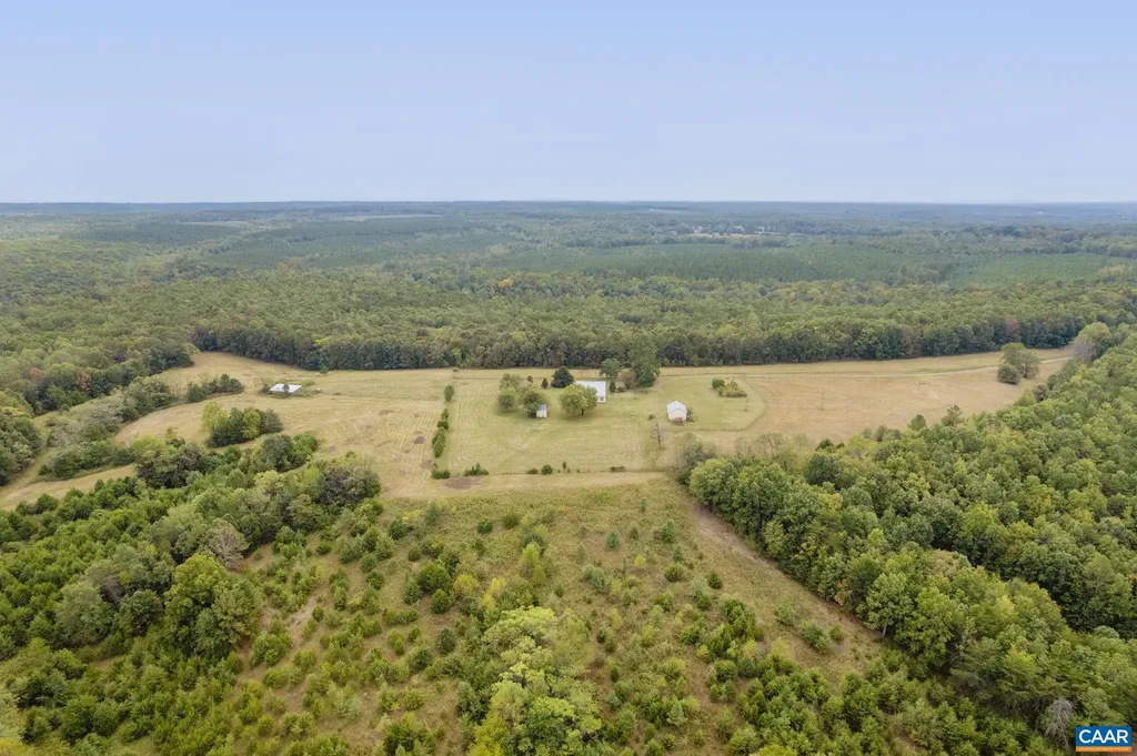 12534 Howardsville Road Howardsville VA 24562