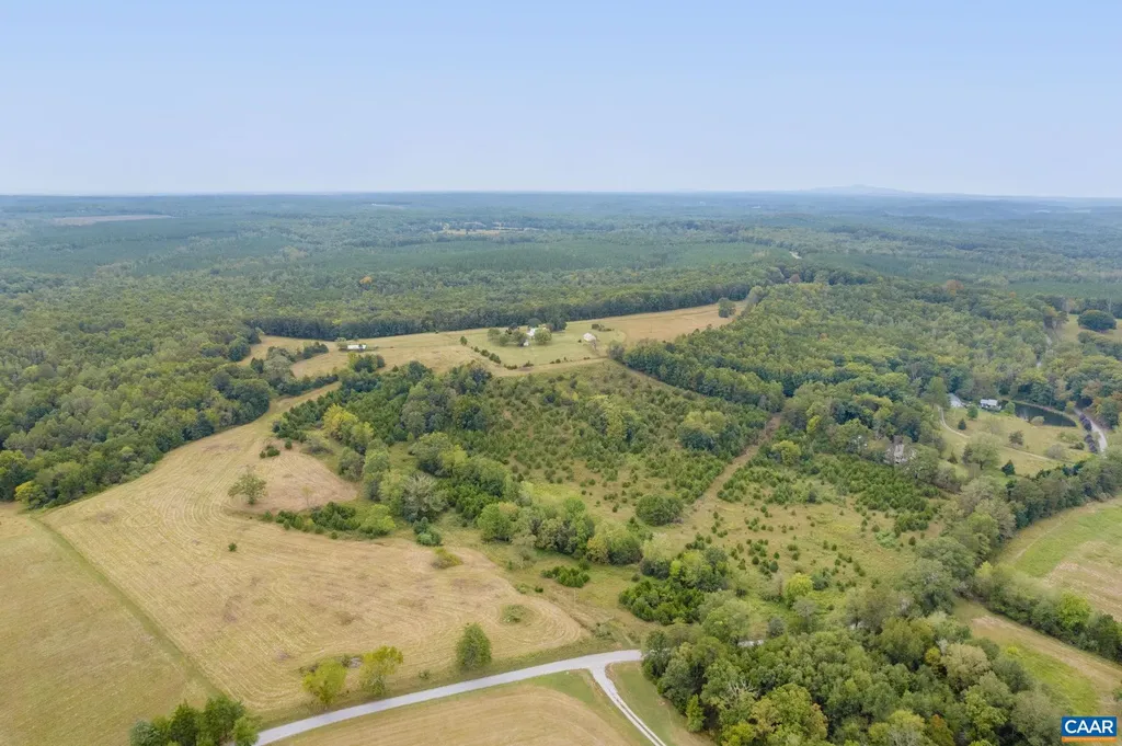 12534 Howardsville Road Howardsville VA 24562