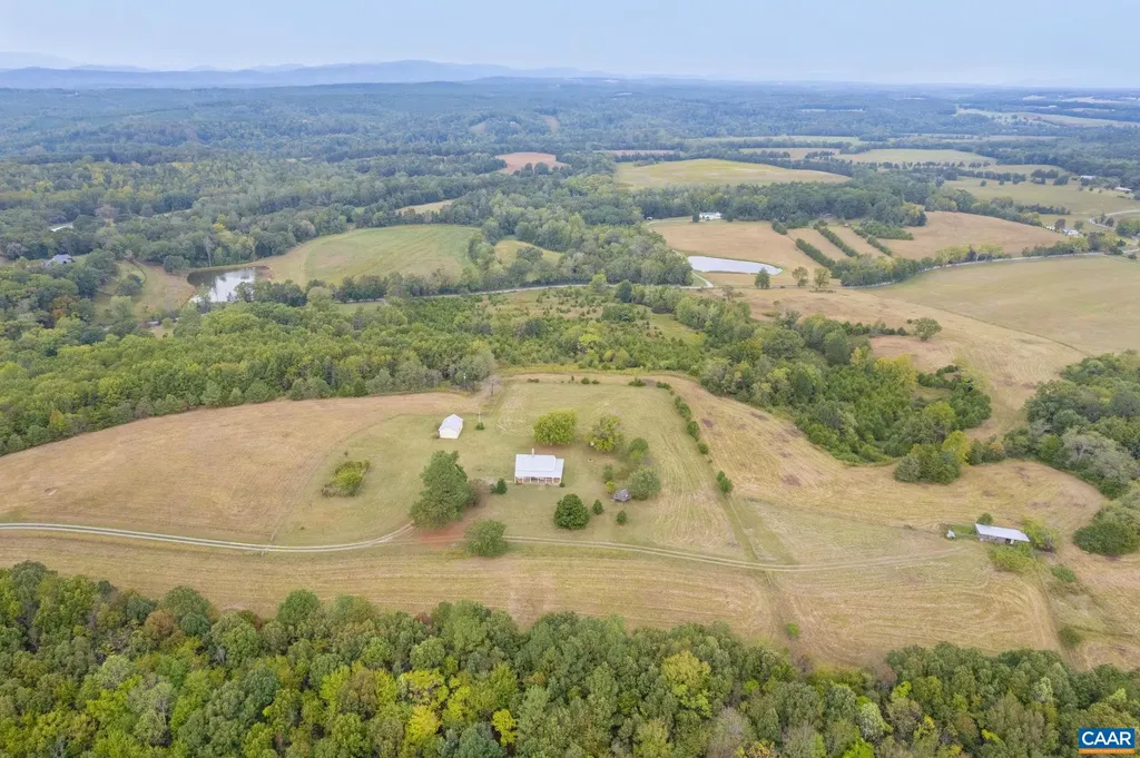 12534 Howardsville Road Howardsville VA 24562