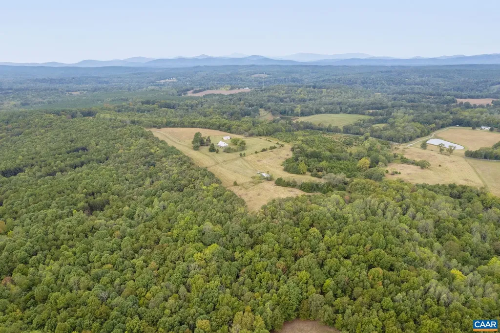 12534 Howardsville Road Howardsville VA 24562