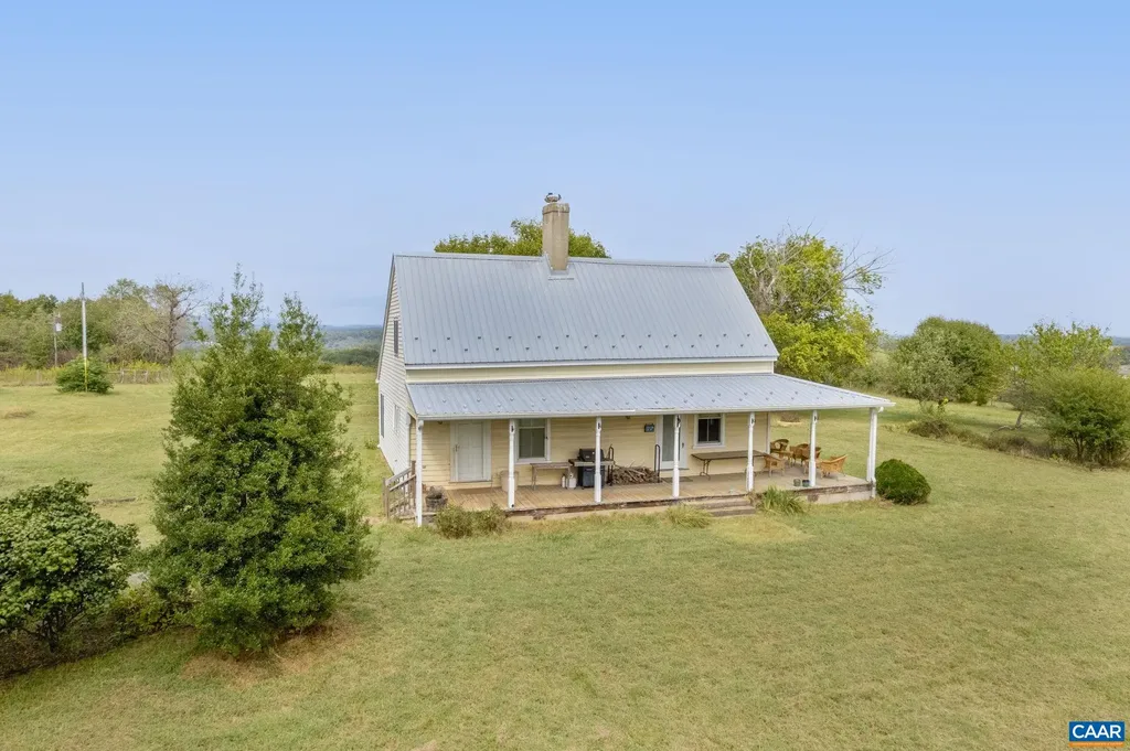 12534 Howardsville Road Howardsville VA 24562