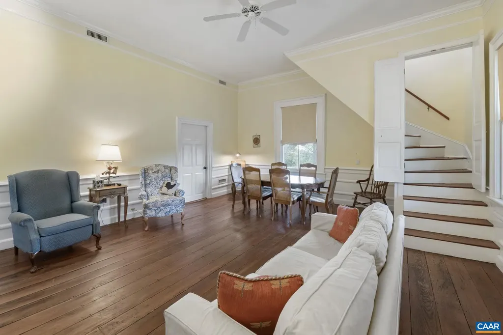 12534 Howardsville Road Howardsville VA 24562