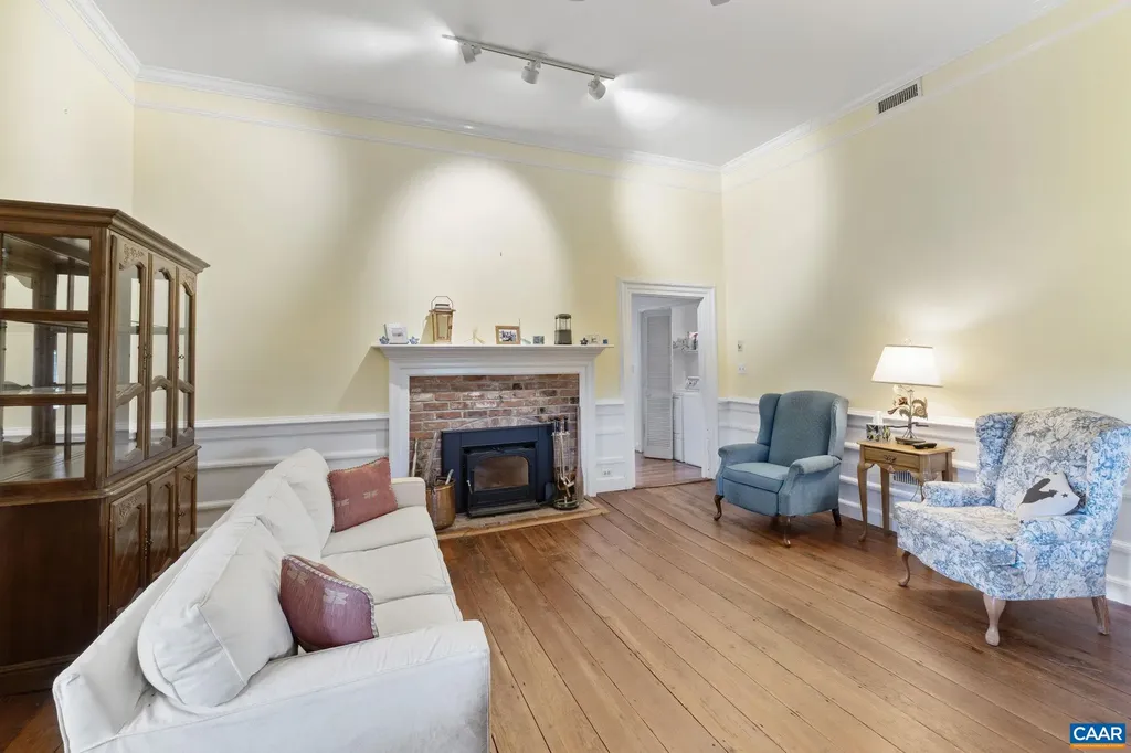 12534 Howardsville Road Howardsville VA 24562