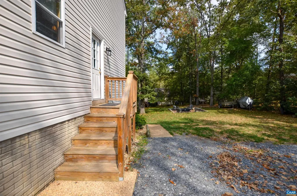 6 Begum Road Palmyra VA 22963