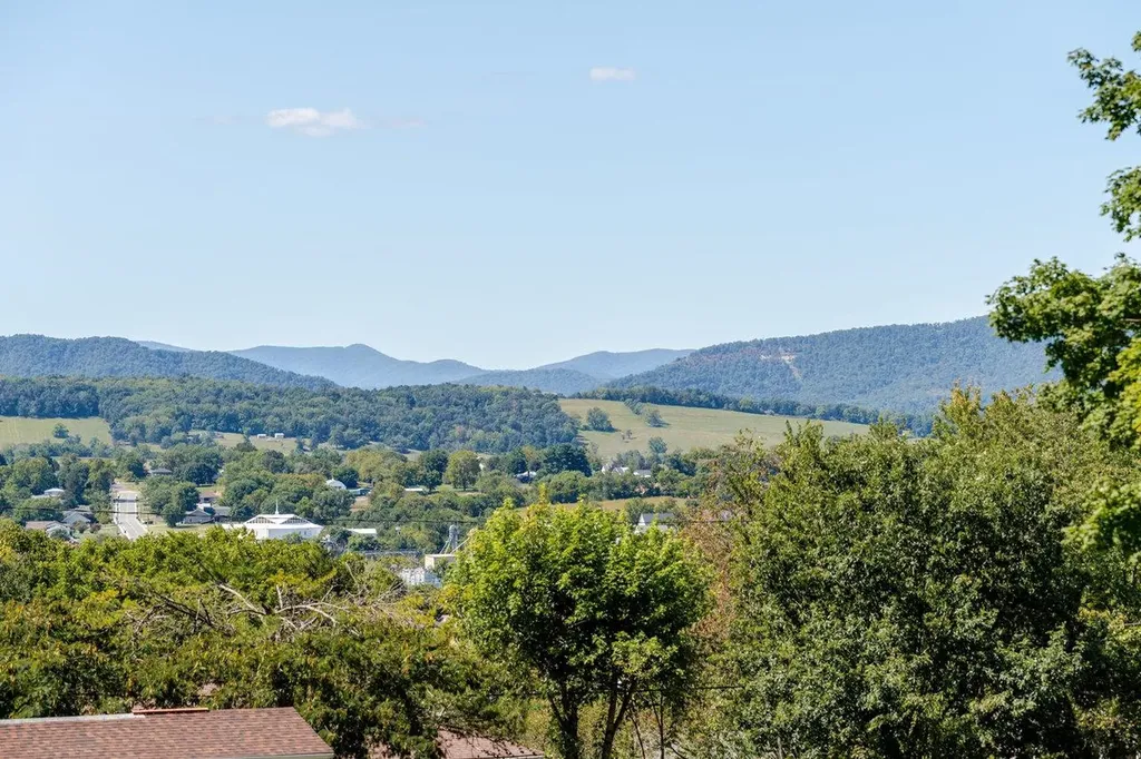 527 Crestover Drive Broadway VA 22815