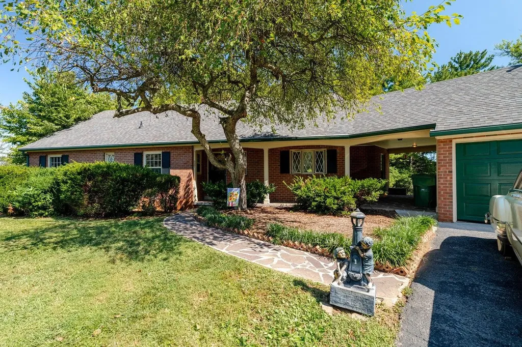 527 Crestover Drive Broadway VA 22815