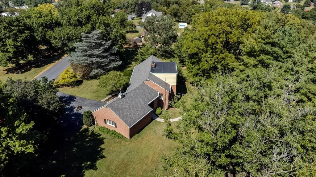 527 Crestover Drive Broadway VA 22815