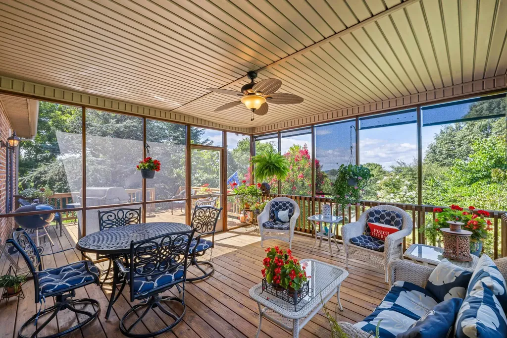 1529 Mount Crawford Avenue Bridgewater VA 22812