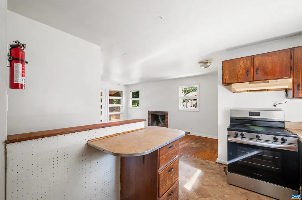 2302 Summit Road Charlottesville VA 22901