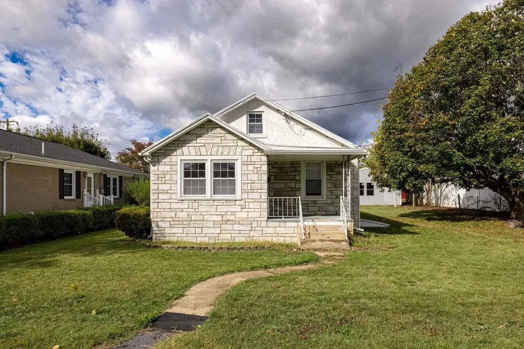 403 Lee Avenue Elkton VA 22827