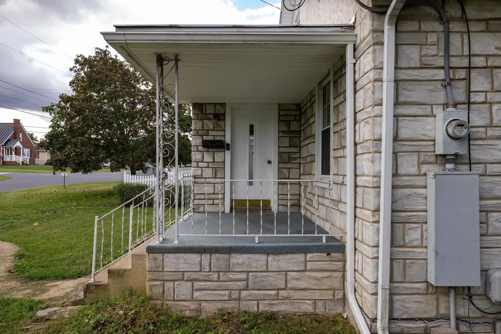 403 Lee Avenue Elkton VA 22827