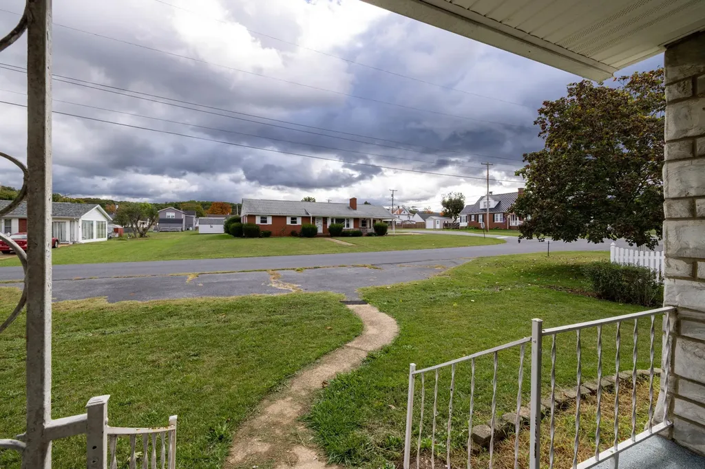 403 Lee Avenue Elkton VA 22827