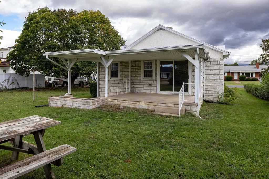 403 Lee Avenue Elkton VA 22827