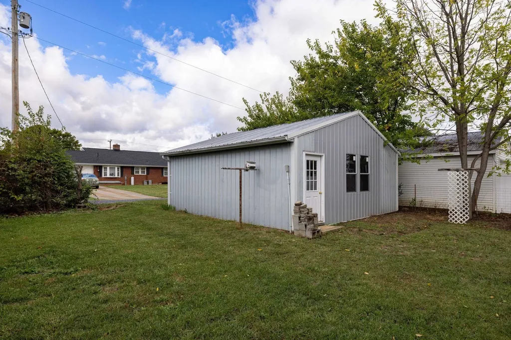 403 Lee Avenue Elkton VA 22827