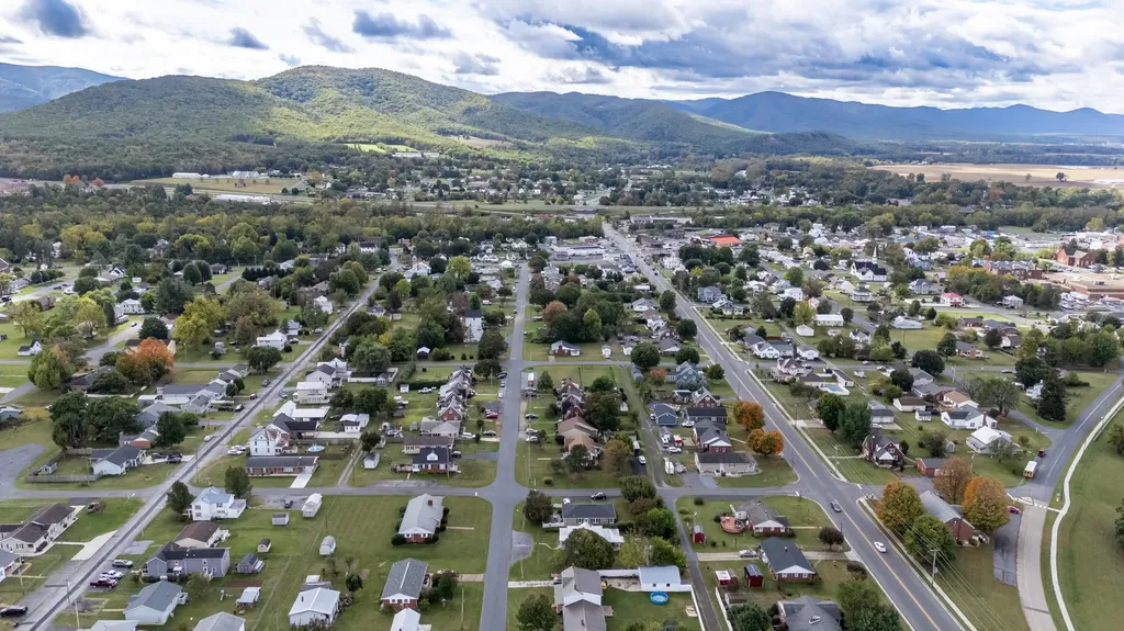 403 Lee Avenue Elkton VA 22827