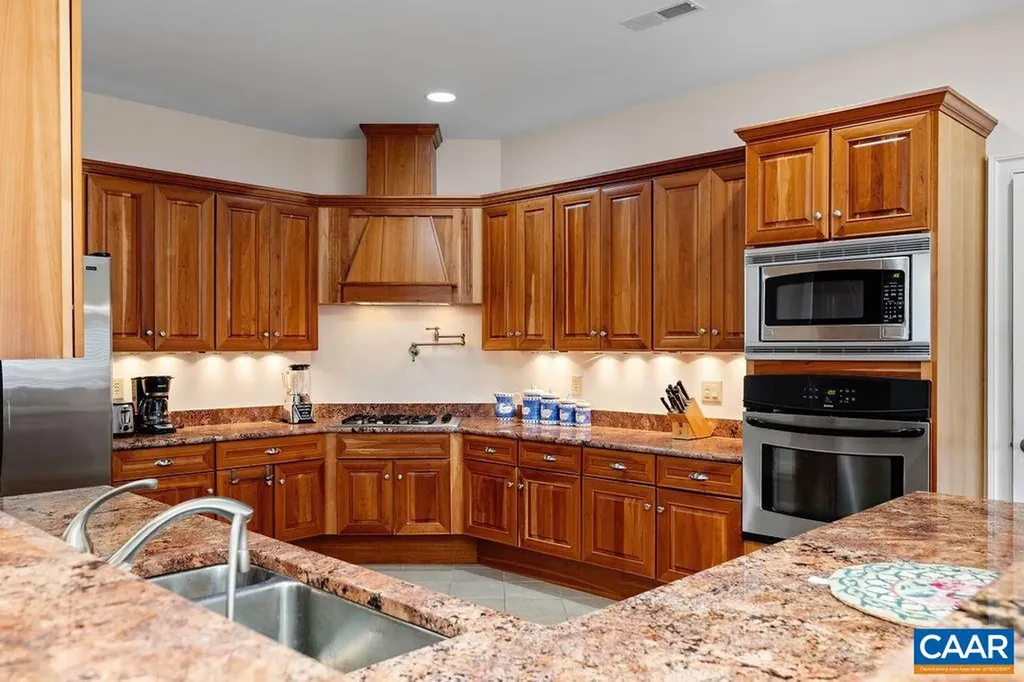 215 Rosewood Drive Nellysford VA 22958