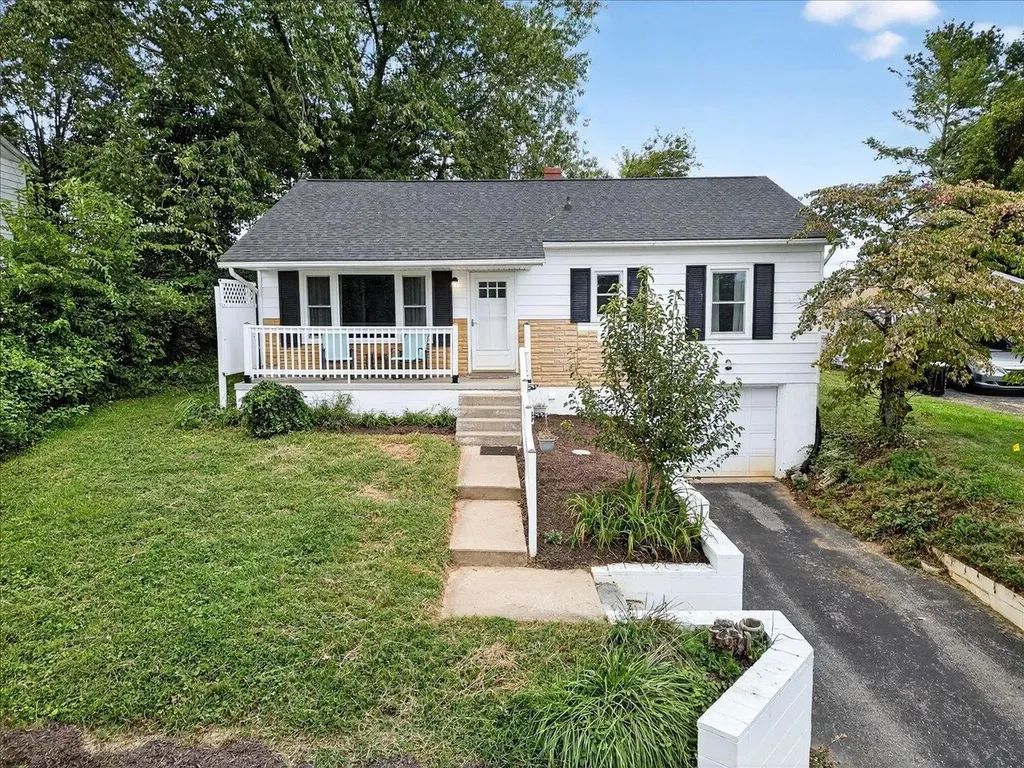 524 B Street Staunton VA 24401