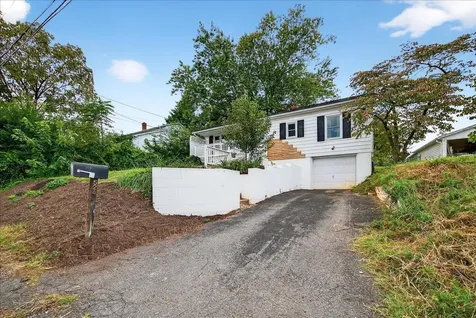 524 B Street Staunton VA 24401