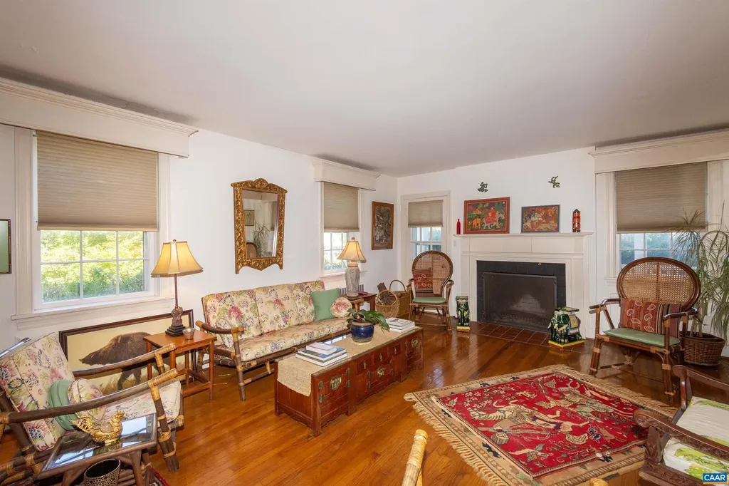 358 Main Street 10 1/2 Street E Orange VA 22960