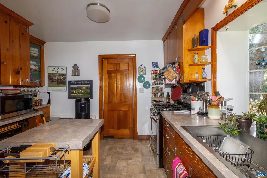 358 Main Street 10 1/2 Street E Orange VA 22960