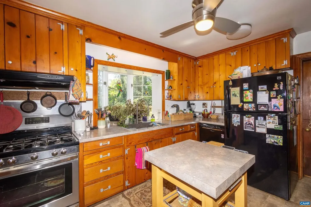 358 Main Street 10 1/2 Street E Orange VA 22960