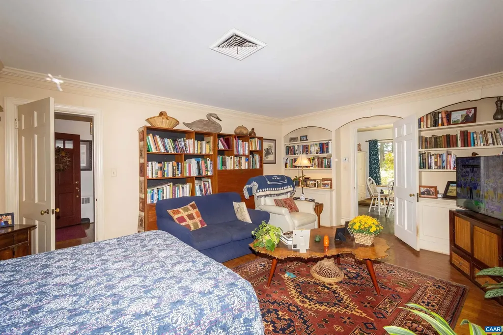 358 Main Street 10 1/2 Street E Orange VA 22960