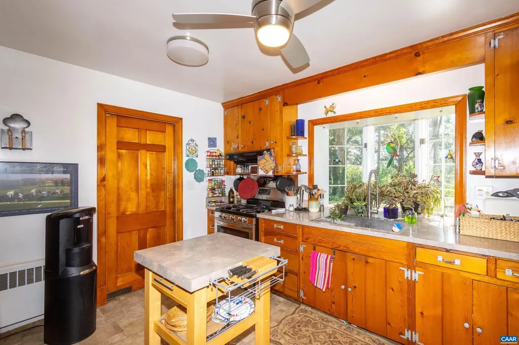 358 Main Street 10 1/2 Street E Orange VA 22960