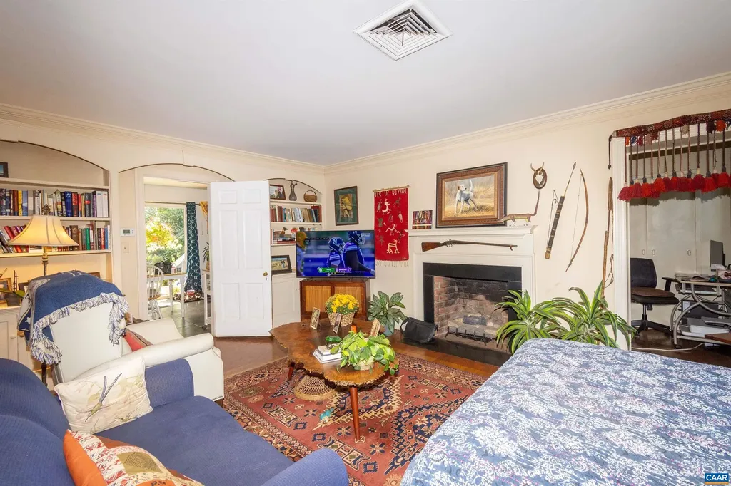 358 Main Street 10 1/2 Street E Orange VA 22960