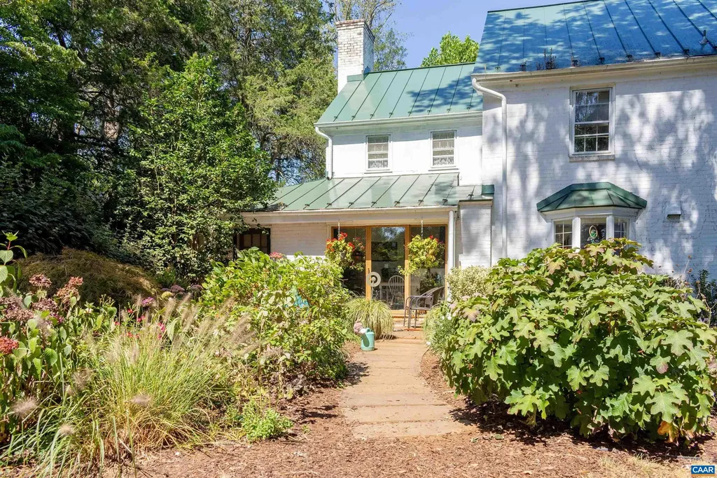 358 Main Street 10 1/2 Street E Orange VA 22960