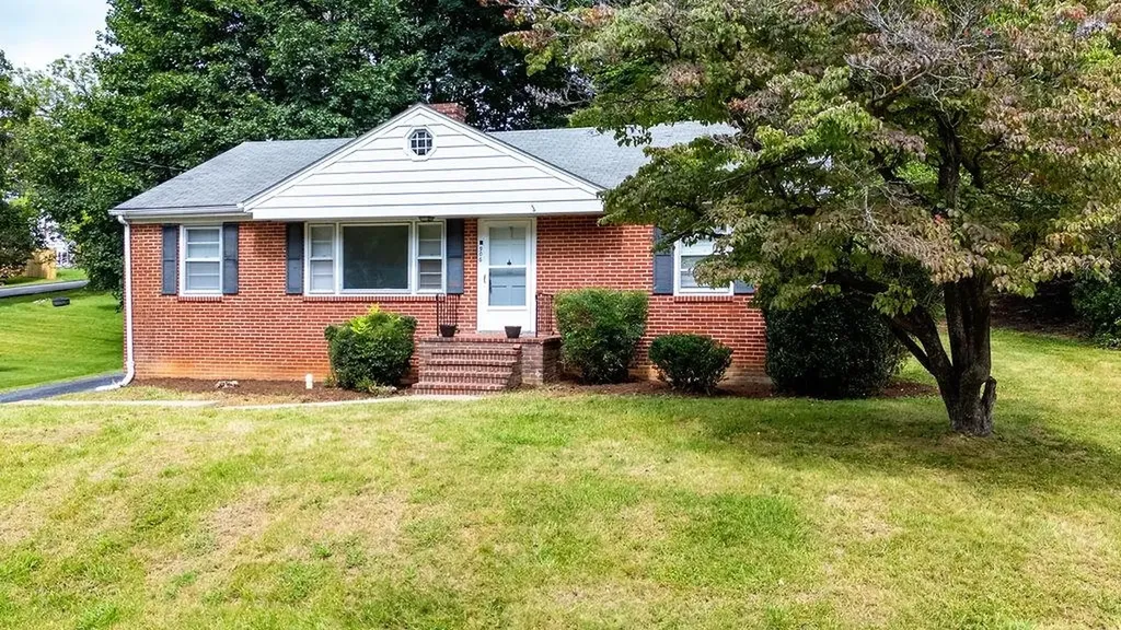 906 Belmore Avenue Staunton VA 24401