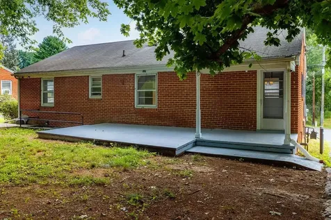 906 Belmore Avenue Staunton VA 24401