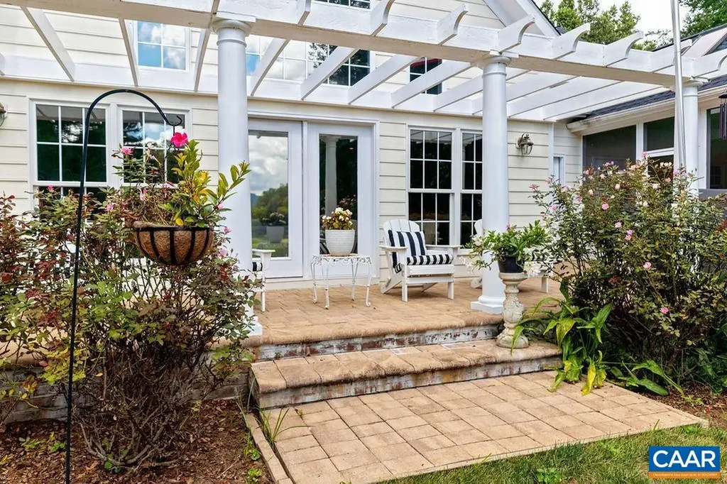 124 Hidden Springs Lane Nellysford VA 22958