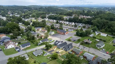 418 Grubert Avenue Staunton VA 24401