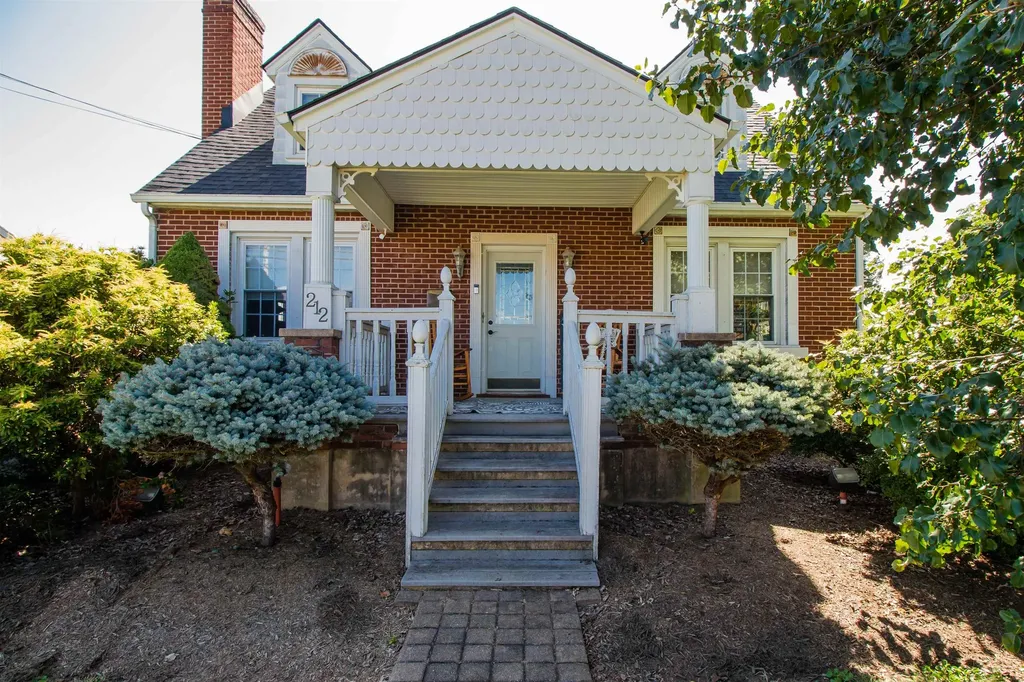 212 Stuart Avenue N Elkton VA 22827