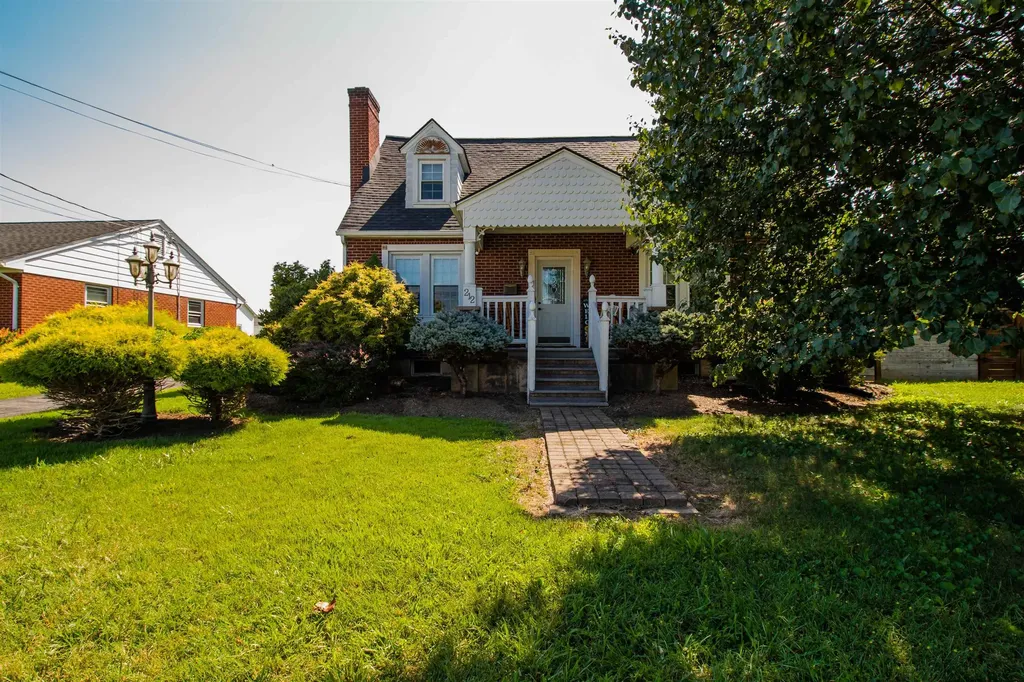 212 Stuart Avenue N Elkton VA 22827