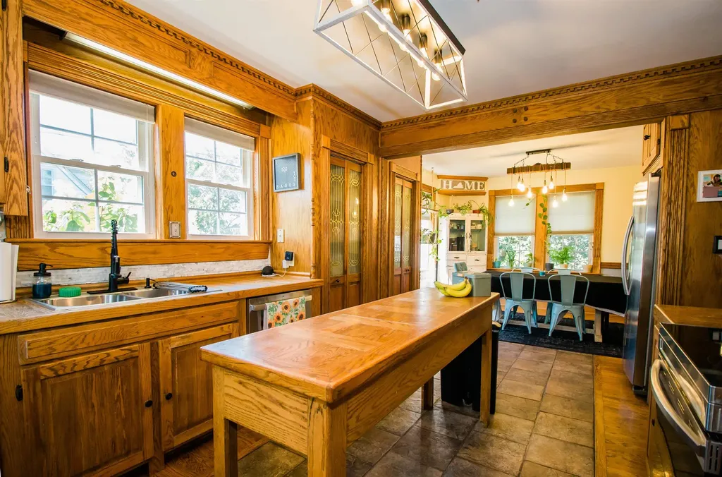 212 Stuart Avenue N Elkton VA 22827