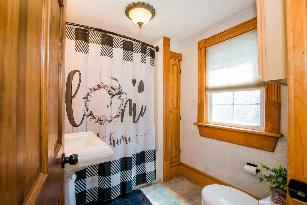 212 Stuart Avenue N Elkton VA 22827