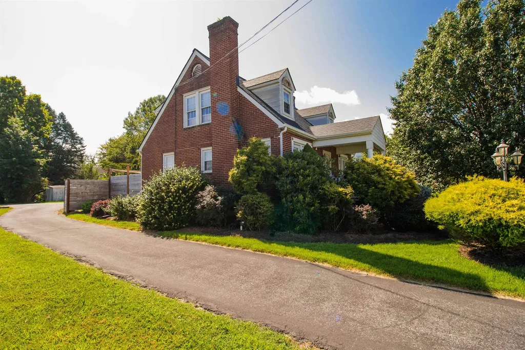 212 Stuart Avenue N Elkton VA 22827